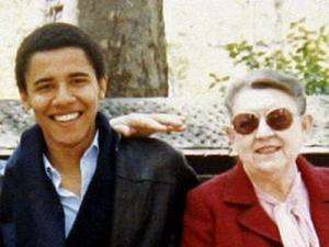 Obama leaves campaign trail to visit sick grandmother